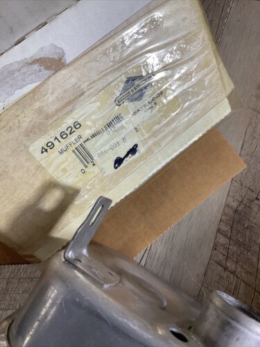 Briggs & Stratton Muffler 491626 With Hardware NOS Genuine (6922726146231)